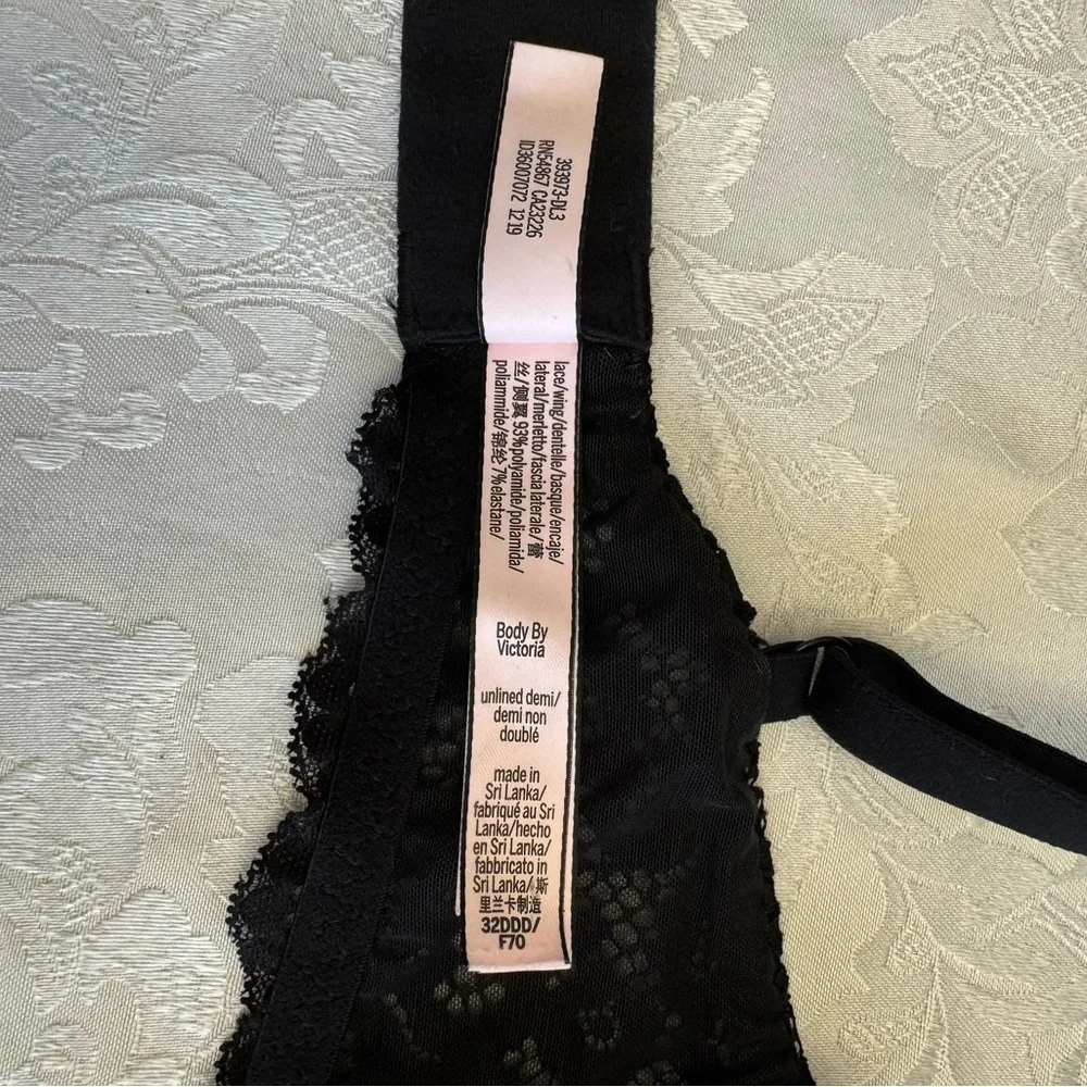 Victoria’s Secret Bra Size 32DDD Body By Victoria Unlined Demi Black Lace Bow‎
